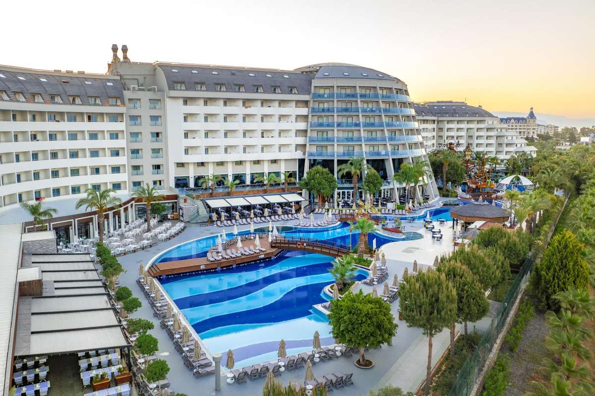 Long Beach Resort & SPA basseiniala