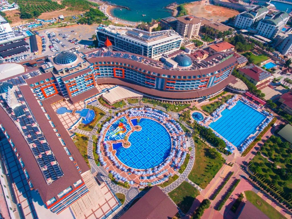 Lonicera Resort and SPA - populaarne hotell perepuhkuseks. Suur veepark, liivarand, UAI toitlustus. Parim pakkumine!