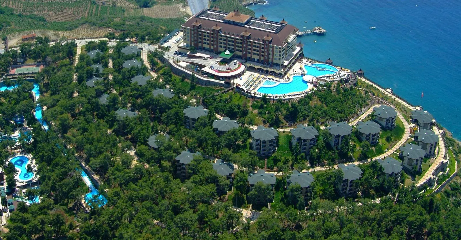 Panoraamvaadetega hotell mäeveerel - Utopia World Hotel